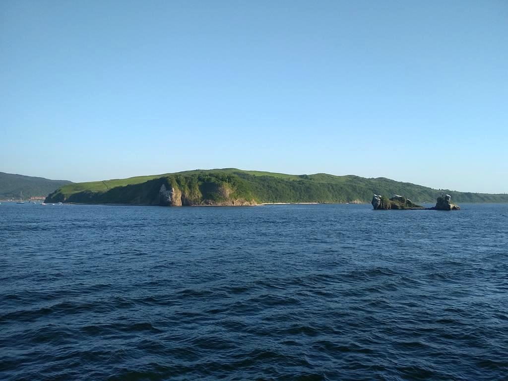 Три острова (Пахтусова, Желтухина, Рикорда)
